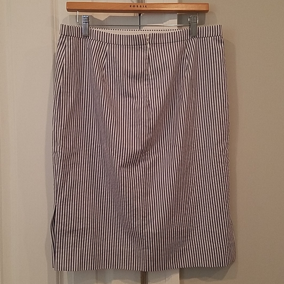 NWT J. Crew seersucker pencil skirt - Picture 3 of 3